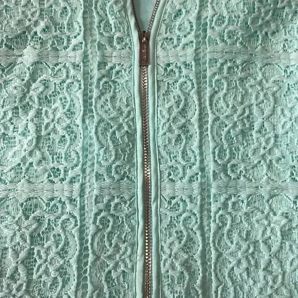 Calvin Klein sleeveless top size medium - Picture 3 of 5